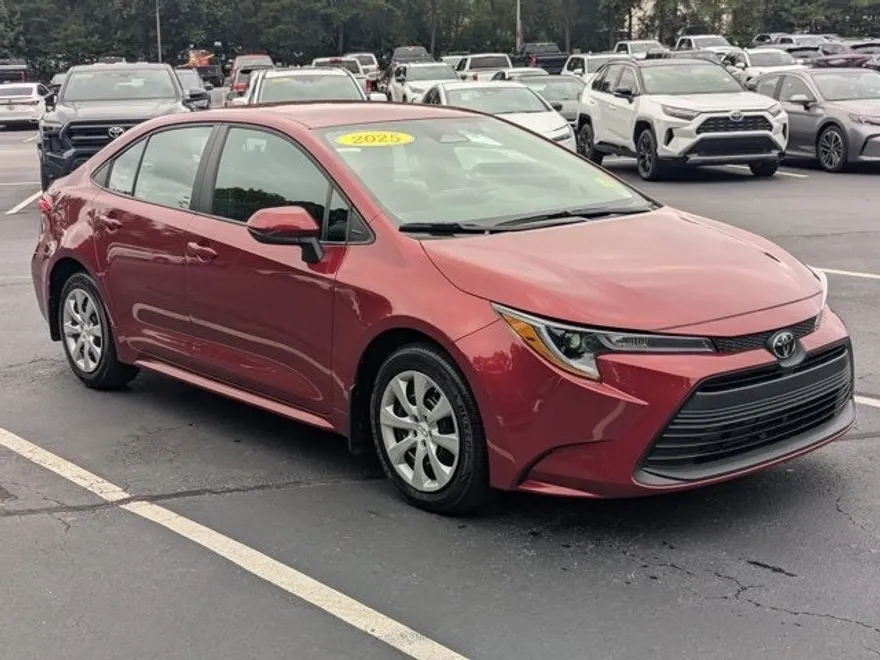 2025 Toyota Corolla LE photo 1