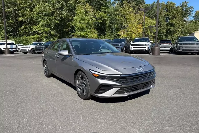 2025 Hyundai Elantra SEL Convenience photo 1