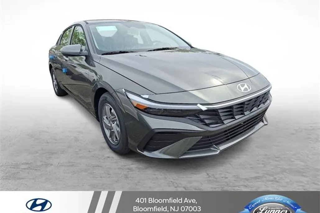2025 Hyundai Elantra SE photo 1