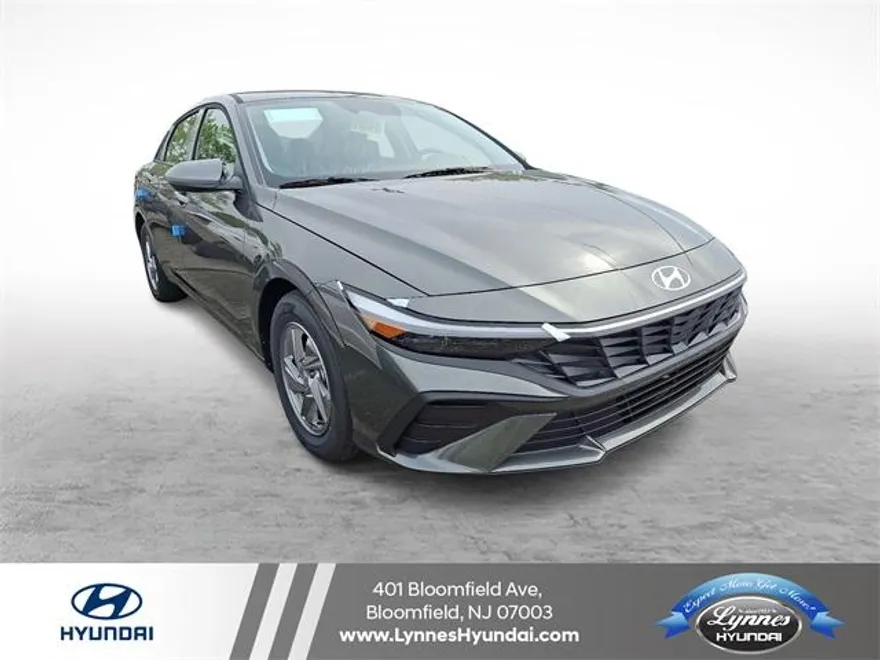2025 Hyundai Elantra SE photo 1