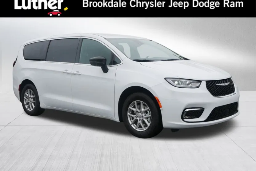 2026 Chrysler Pacifica photo 1