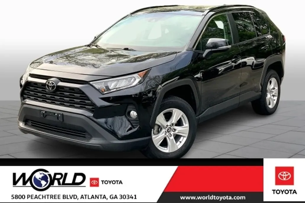 2021 Toyota RAV4 XLE photo 1