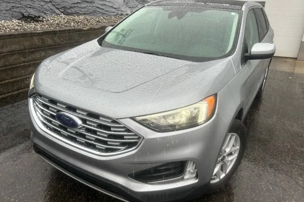 2022 Ford Edge SEL photo 1