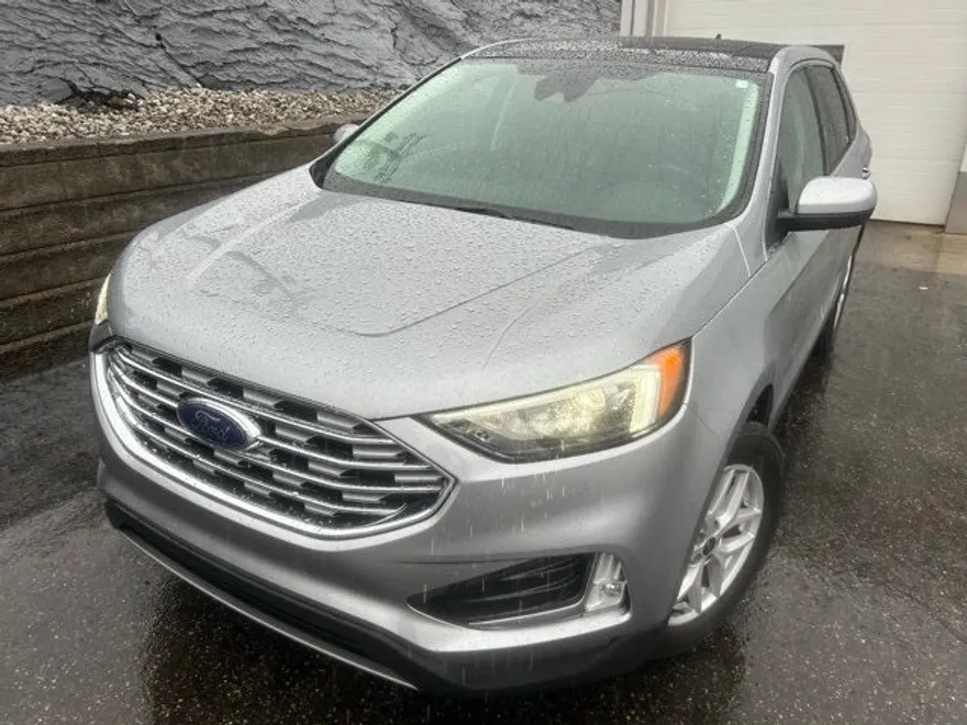 2022 Ford Edge SEL photo 1