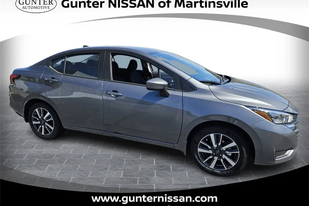 2025 Nissan Versa 1.6 SV photo 1
