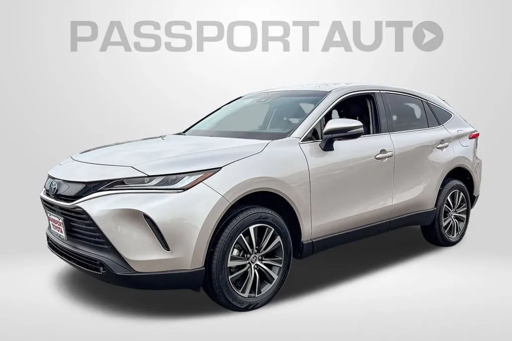 2024 Toyota Venza LE photo 1