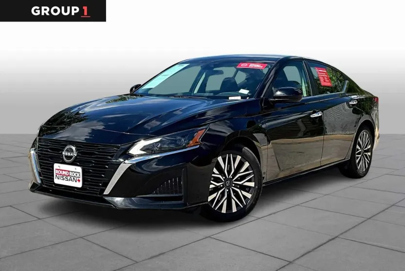 2023 Nissan Altima 2.5 SV photo 1