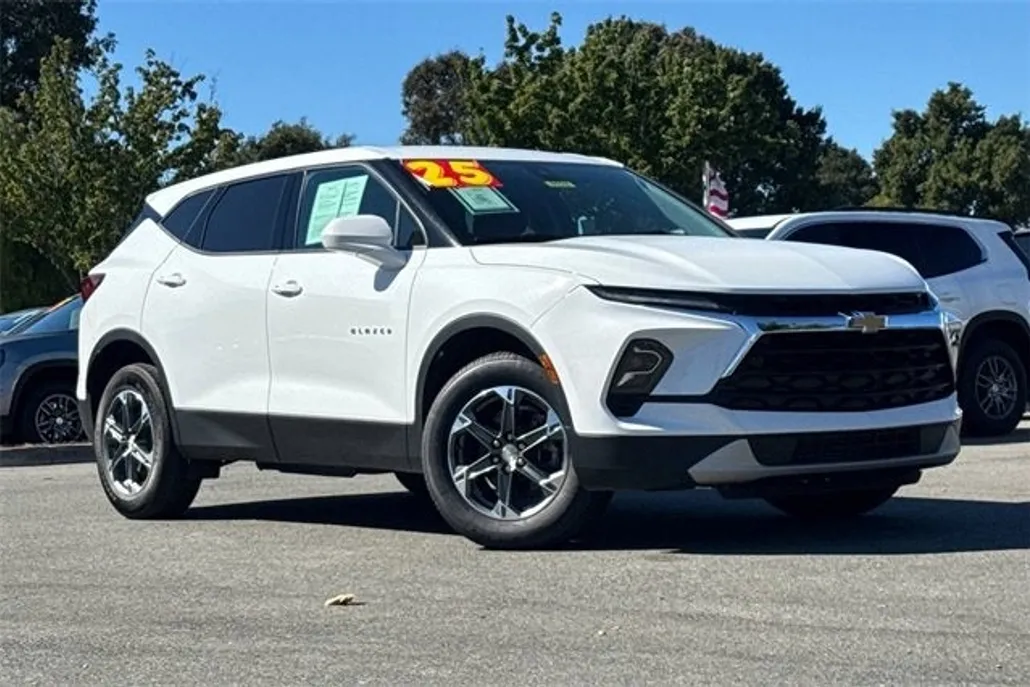 2025 Chevrolet Blazer 2LT photo 1