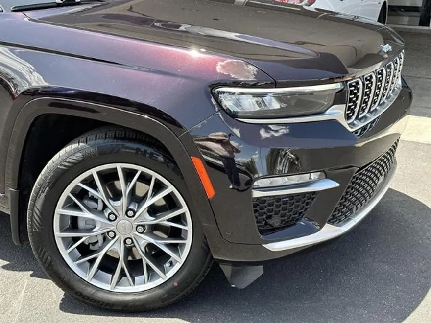 2022 Jeep Cherokee Summit 4xe photo 1