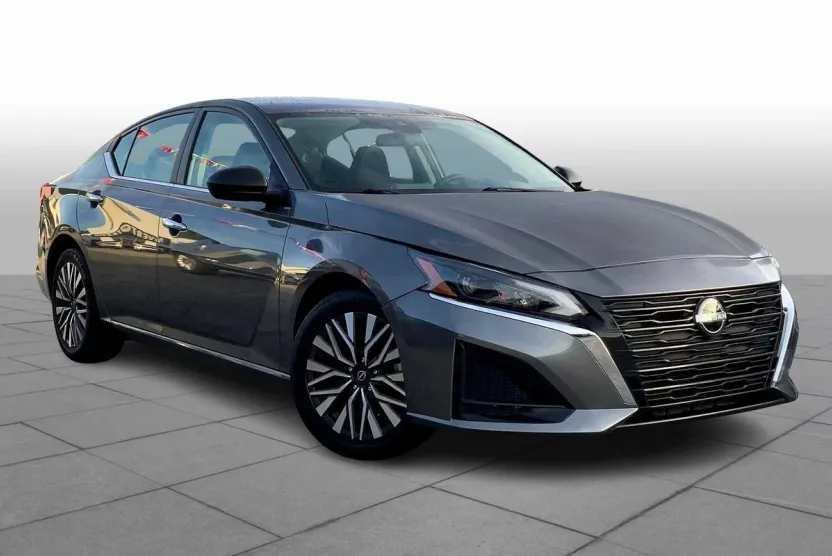2024 Nissan Altima 2.5 SV photo 1