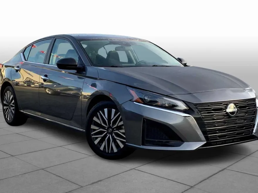 2024 Nissan Altima 2.5 SV photo 1