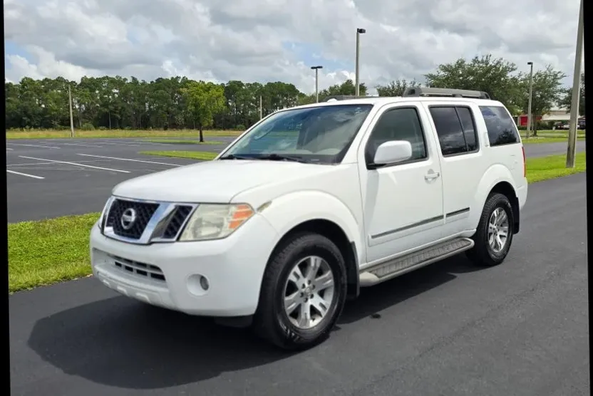 2012 Nissan Pathfinder Silver Edition photo 1