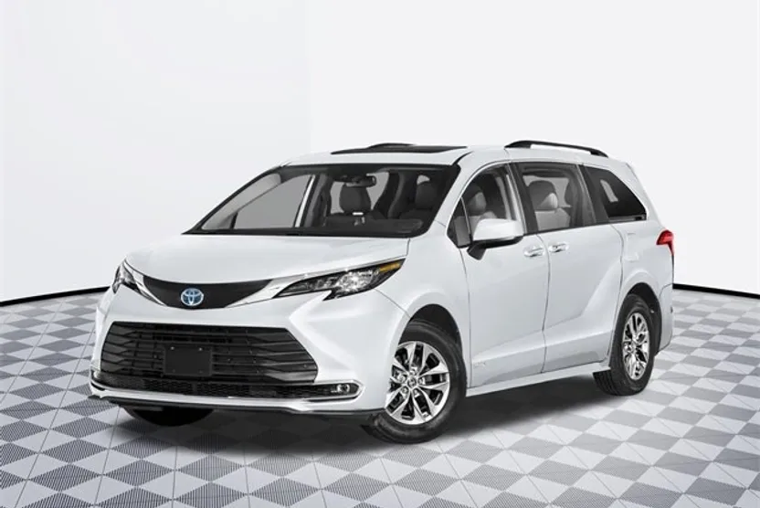 2025 Toyota Sienna XLE photo 1