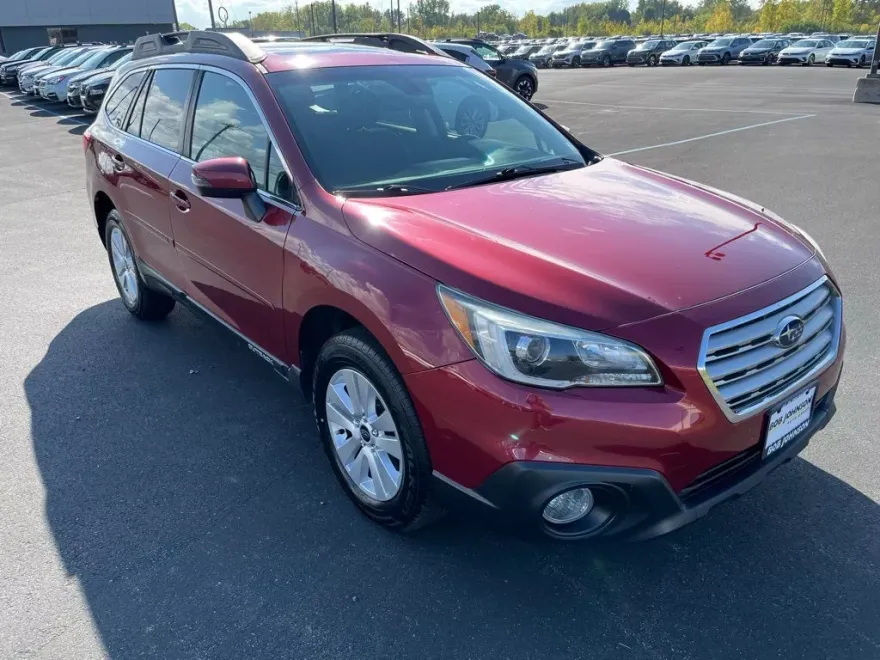 2017 Subaru Outback 2.5i Premium photo 1