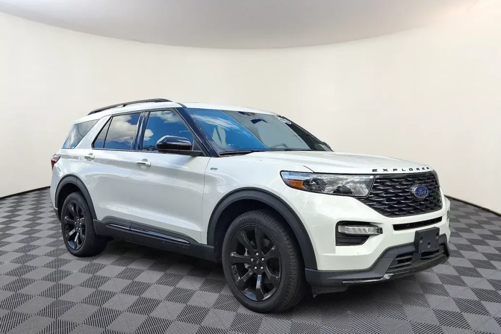 2023 Ford Explorer ST-Line photo 1