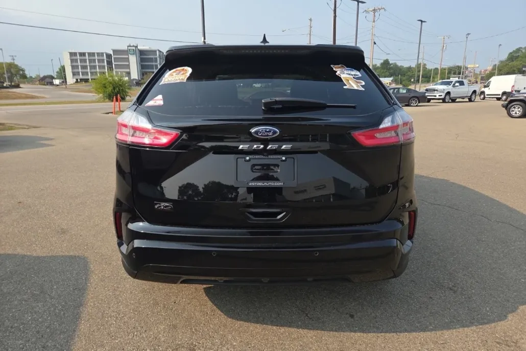 2022 Ford Edge ST photo 1