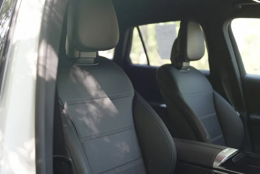 2025 Mercedes Benz GLC 300 4MATIC photo 1