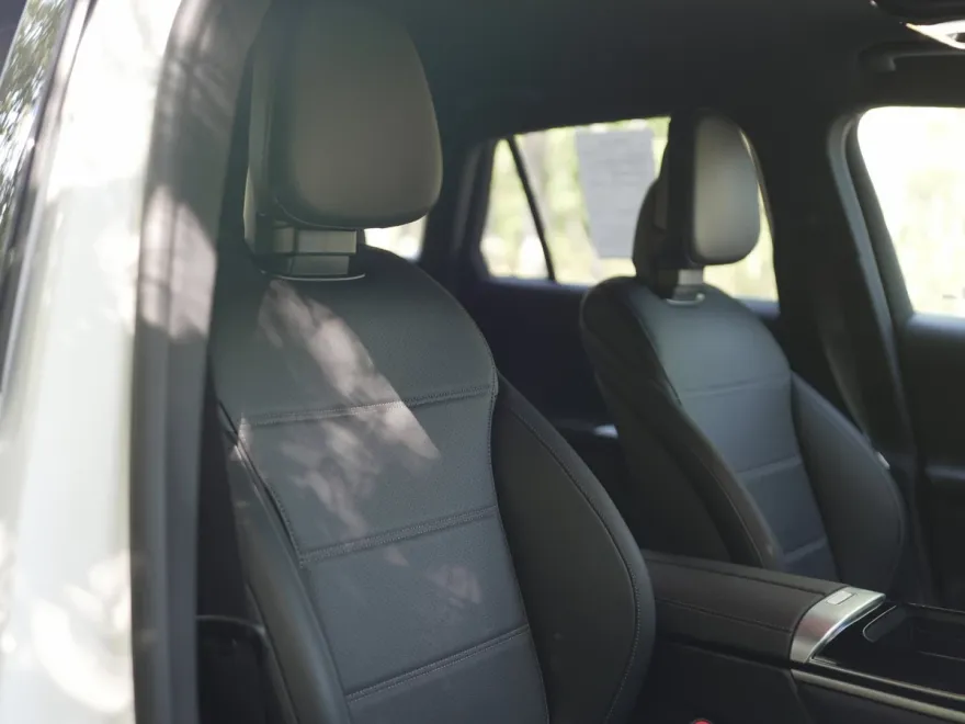 2025 Mercedes Benz GLC 300 4MATIC photo 1