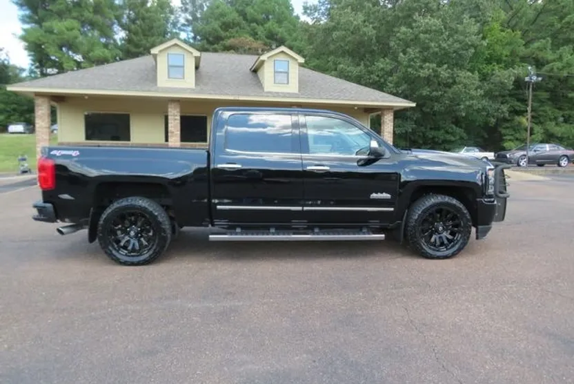 2017 Chevrolet Silverado 1500 High Country photo 1