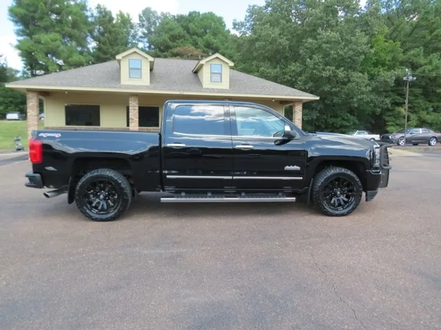 2017 Chevrolet Silverado 1500 High Country photo 1