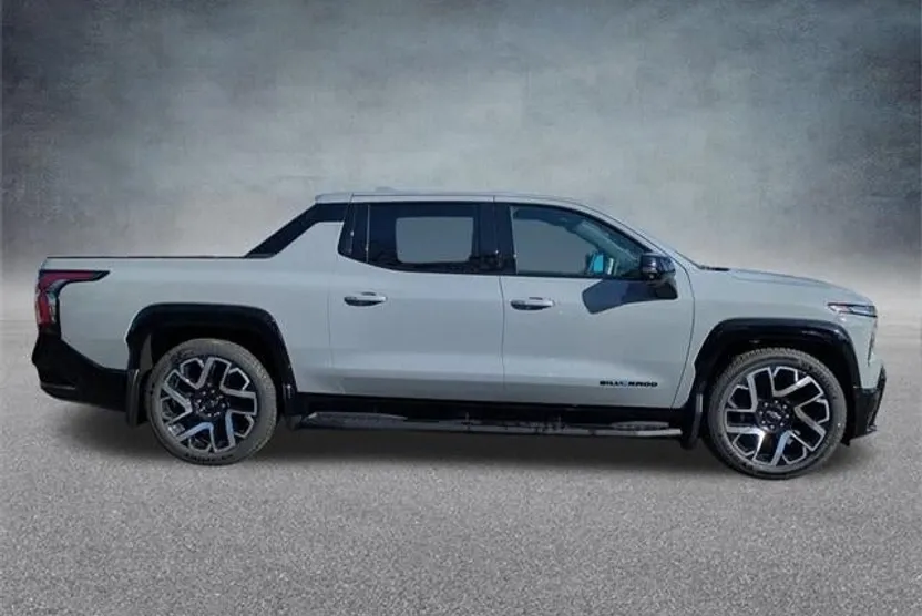2025 Chevrolet Silverado EV RST photo 1
