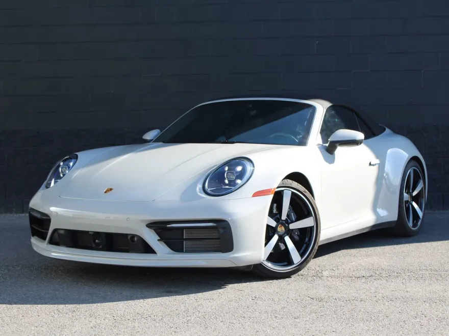 2024 Porsche 911 4 Cabriolet photo 1