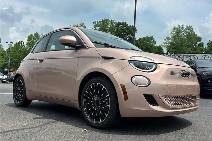 2025 Fiat 500e La Prima photo 1