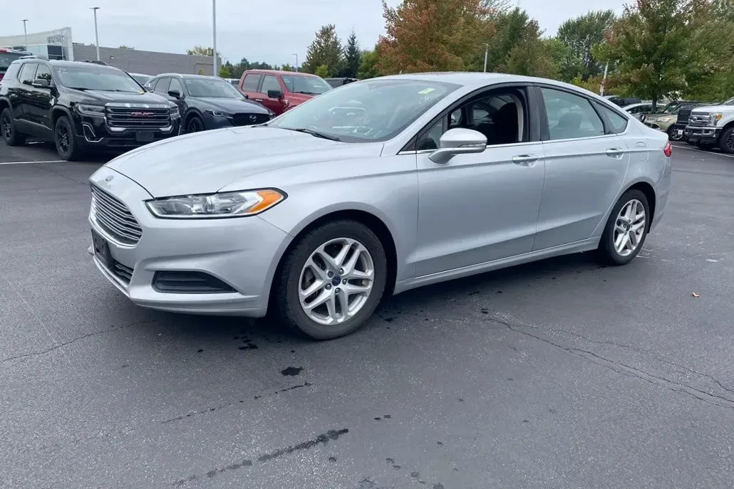 2016 Ford Fusion SE photo 1