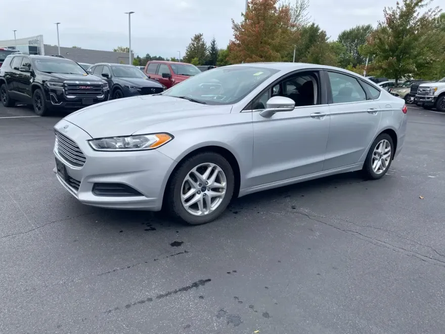 2016 Ford Fusion SE photo 1