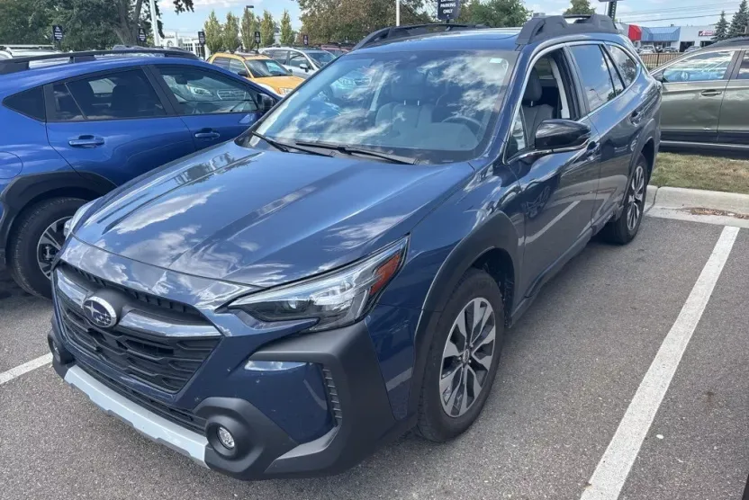 2023 Subaru Outback Limited photo 1