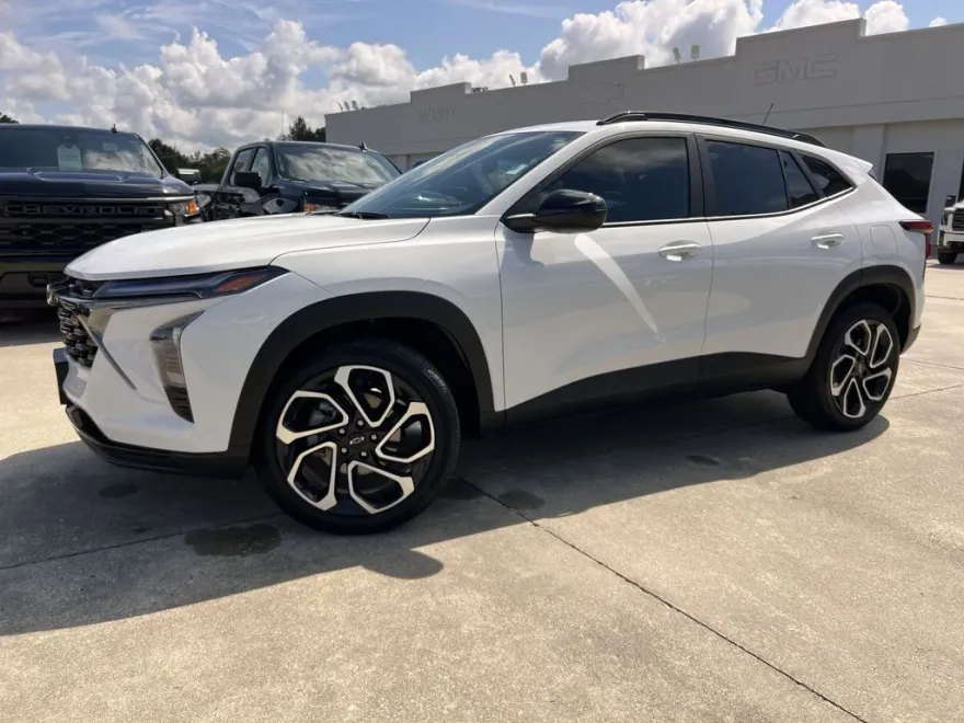 2025 Chevrolet Trax photo 1