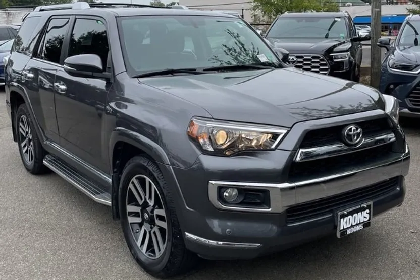 2018 Toyota 4Runner SR5 photo 1
