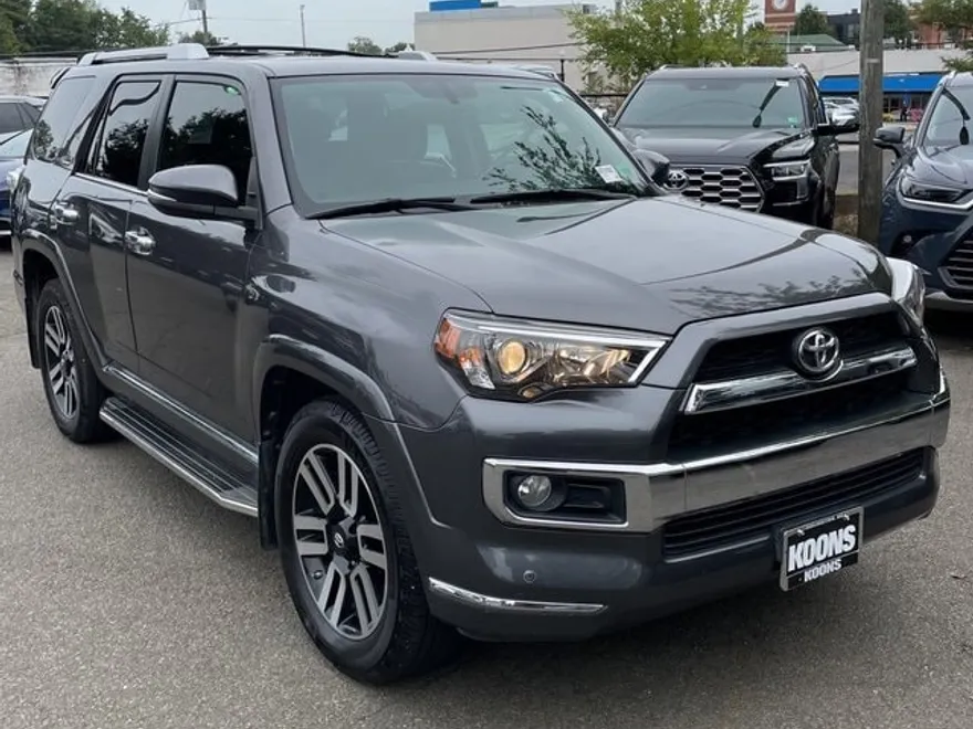 2018 Toyota 4Runner SR5 photo 1