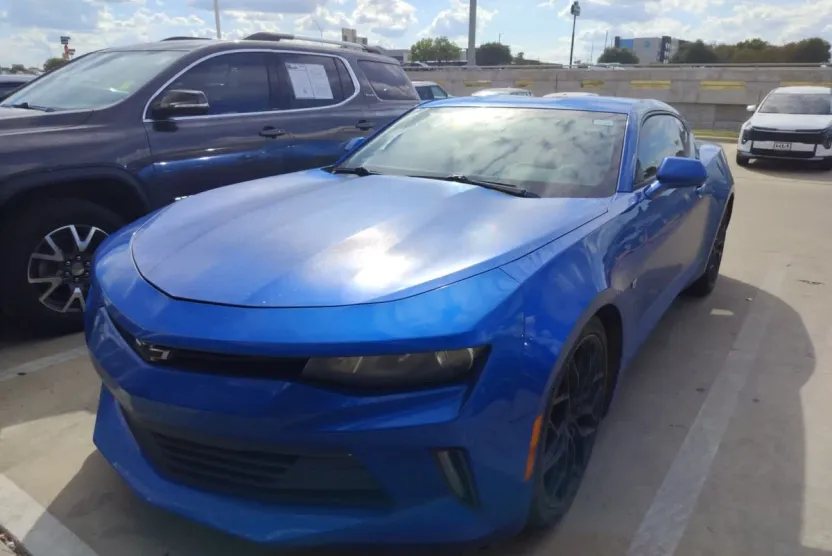 2018 Chevrolet Camaro 1LT photo 1