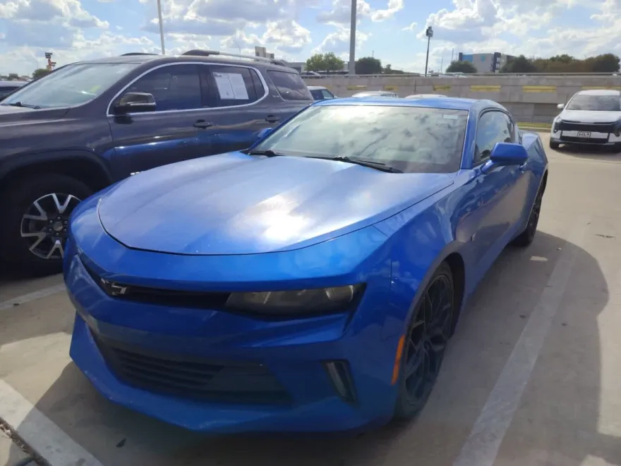 2018 Chevrolet Camaro 1LT photo 1