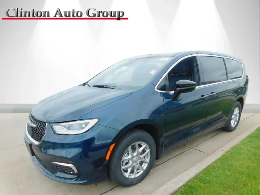 2025 Chrysler Pacifica photo 1