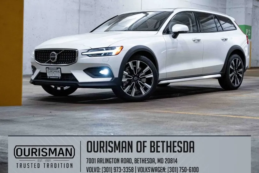 2026 Volvo V60 Cross Country B5 photo 1