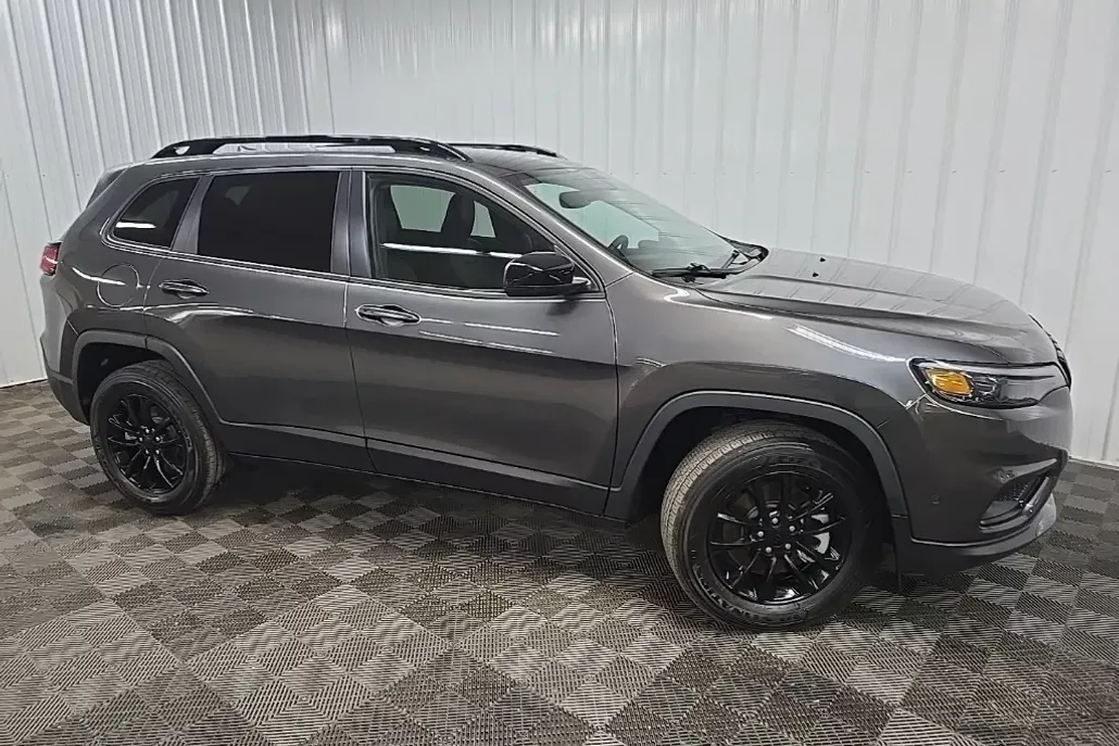 2023 Jeep Cherokee Altitude photo 1