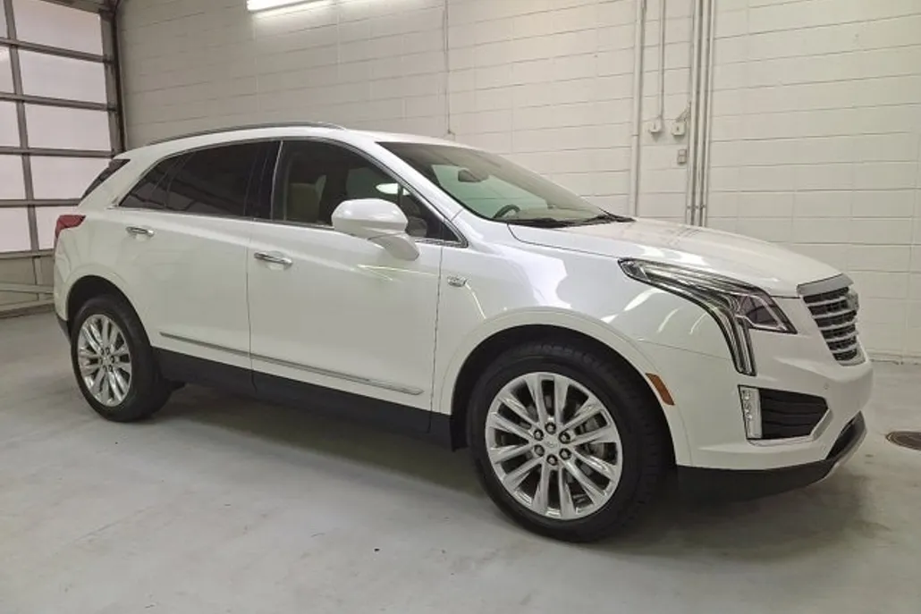 2017 Cadillac XT5 Platinum photo 1