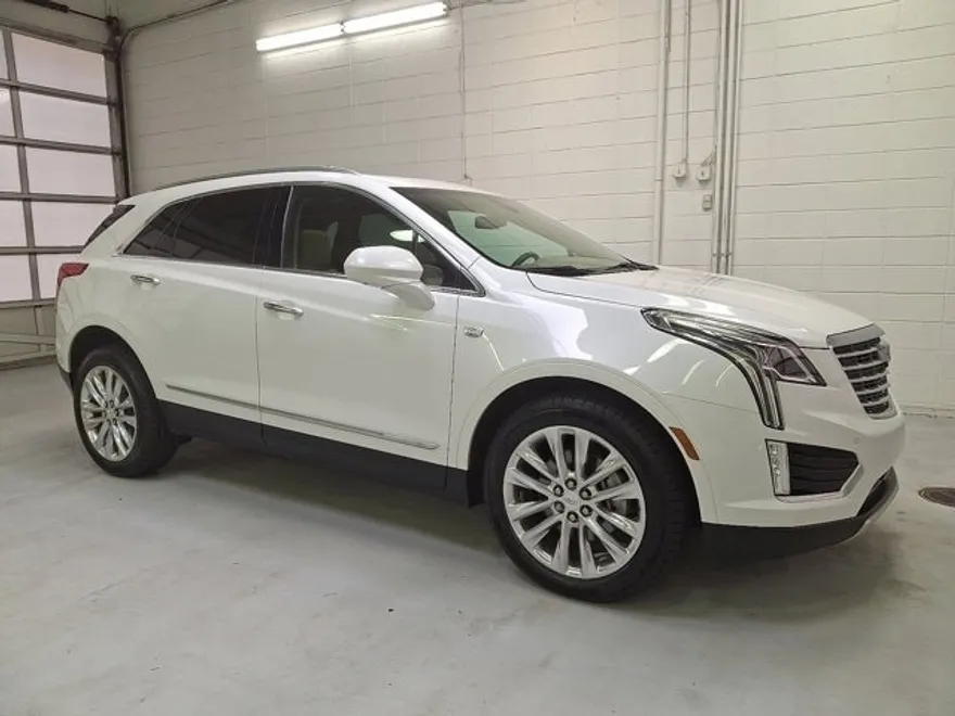 2017 Cadillac XT5 Platinum photo 1