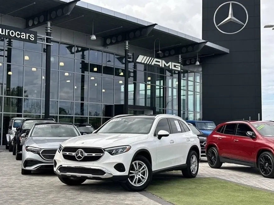 2023 Mercedes Benz GLC 300 photo 1