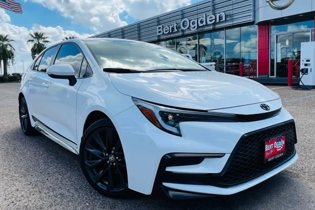 2024 Toyota Corolla SE photo 1