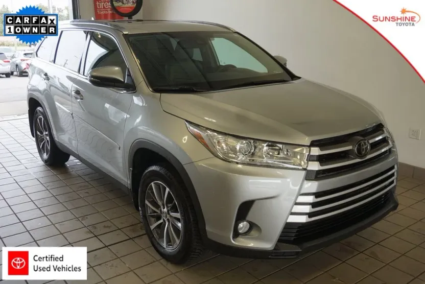 2019 Toyota Highlander XLE photo 1