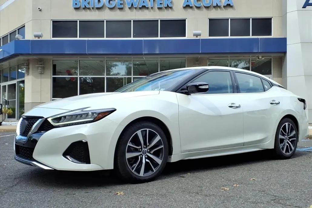 2023 Nissan Maxima SV photo 1