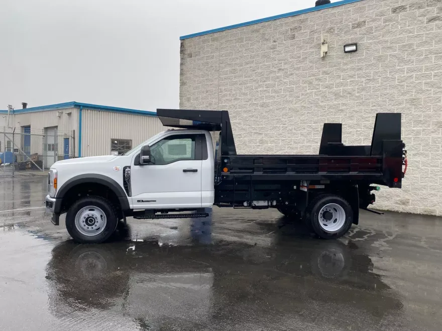 2024 Ford F-600 photo 1