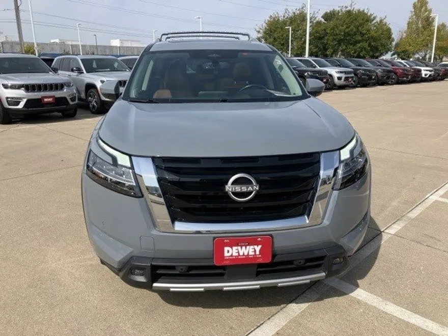 2023 Nissan Pathfinder Platinum photo 1