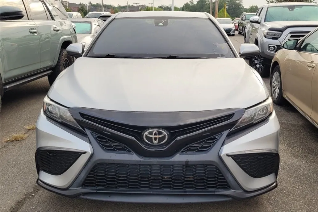 2021 Toyota Camry SE photo 1