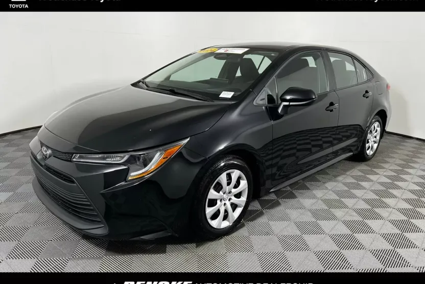 2024 Toyota Corolla LE photo 1