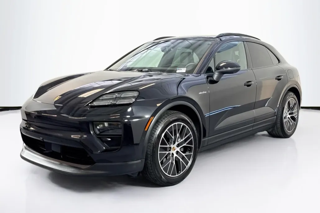 2025 Porsche Macan Electric photo 1