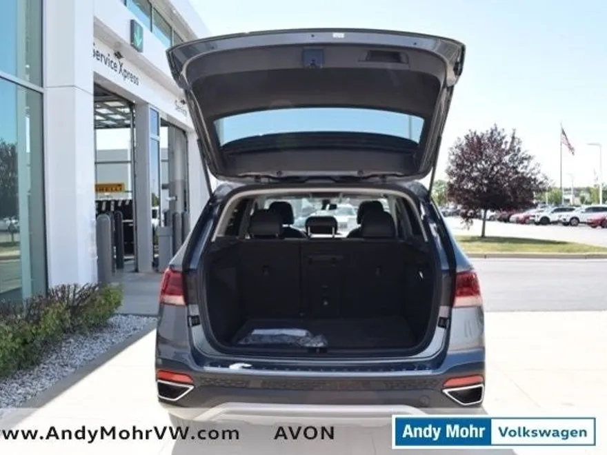 2024 Volkswagen Taos SE photo 5